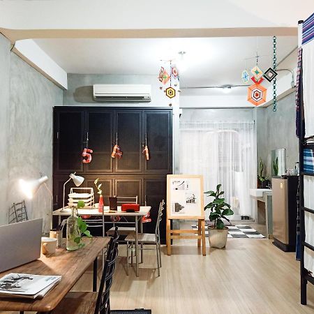Five Stars Ratchada 19 Vandrarhem Bangkok Exteriör bild