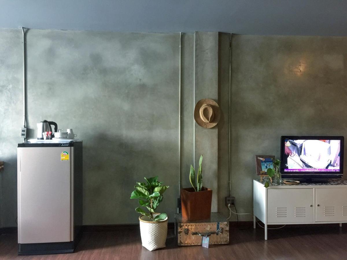 Five Stars Ratchada 19 Vandrarhem Bangkok Exteriör bild