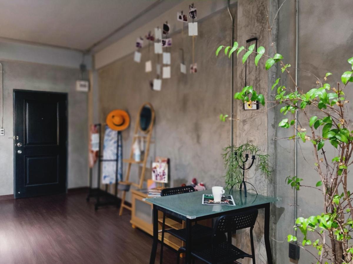 Five Stars Ratchada 19 Vandrarhem Bangkok Exteriör bild