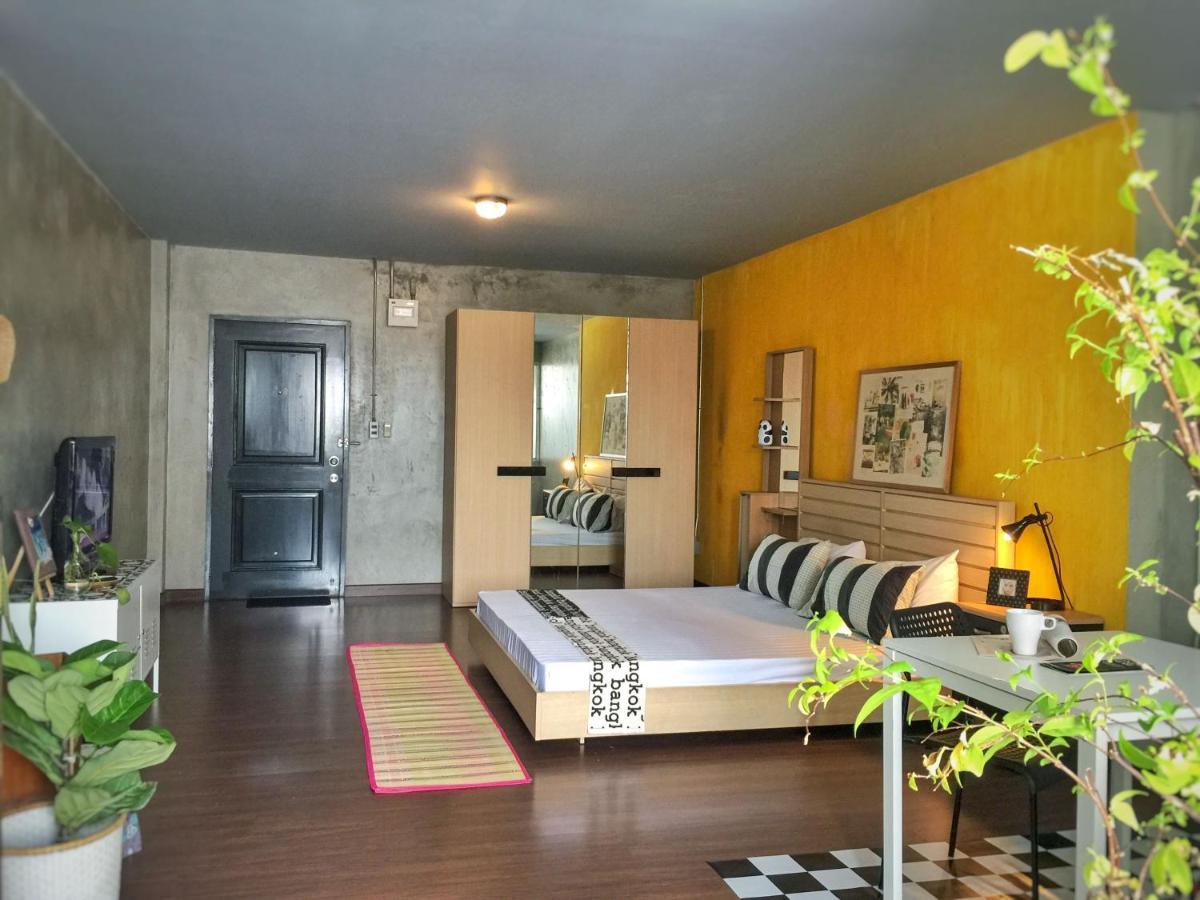 Five Stars Ratchada 19 Vandrarhem Bangkok Exteriör bild
