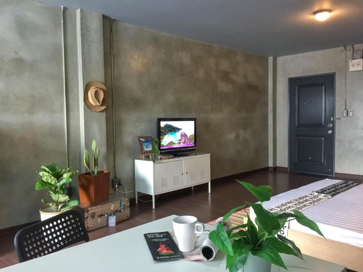 Five Stars Ratchada 19 Vandrarhem Bangkok Exteriör bild