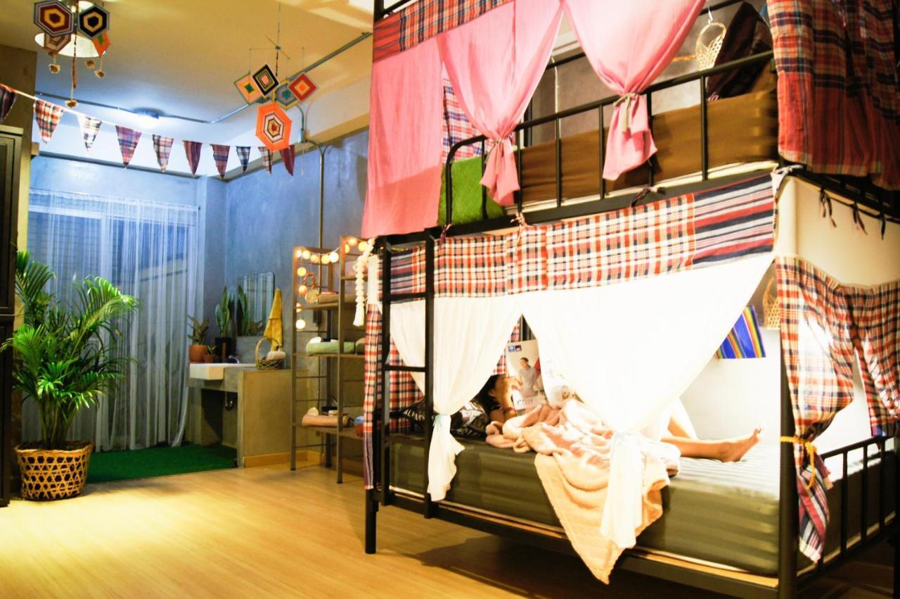 Five Stars Ratchada 19 Vandrarhem Bangkok Exteriör bild