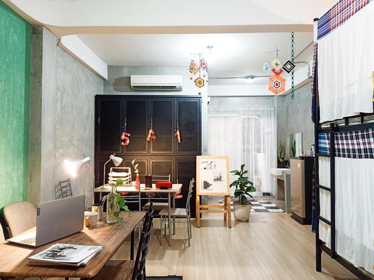 Five Stars Ratchada 19 Vandrarhem Bangkok Exteriör bild