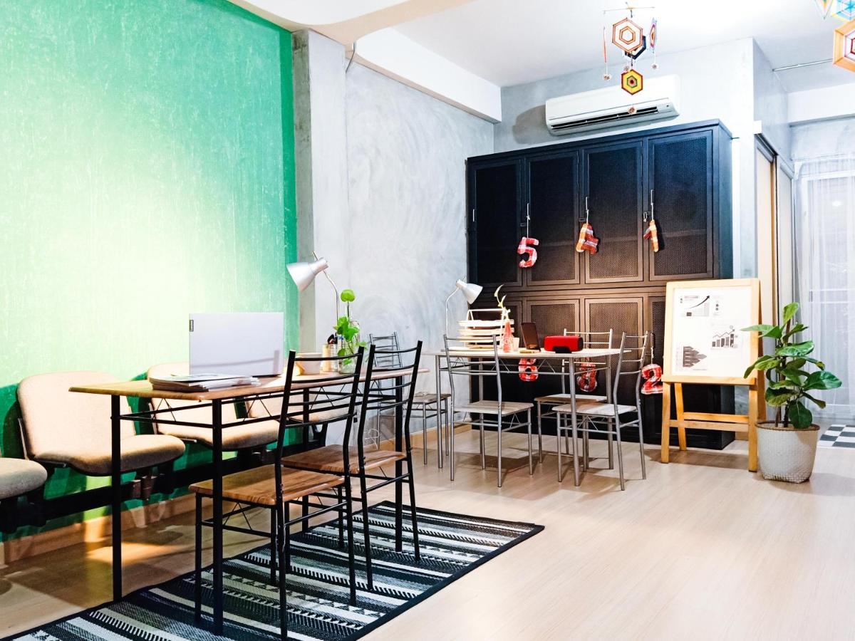 Five Stars Ratchada 19 Vandrarhem Bangkok Exteriör bild