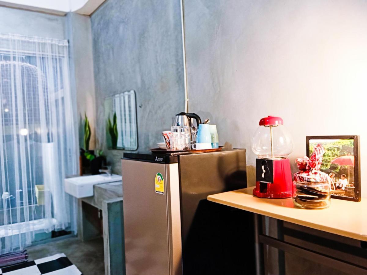 Five Stars Ratchada 19 Vandrarhem Bangkok Exteriör bild
