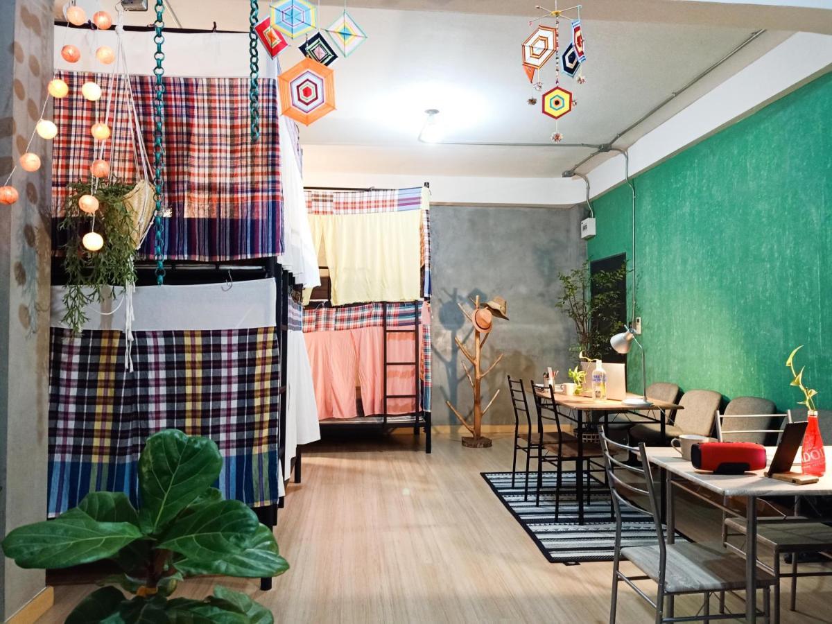 Five Stars Ratchada 19 Vandrarhem Bangkok Exteriör bild