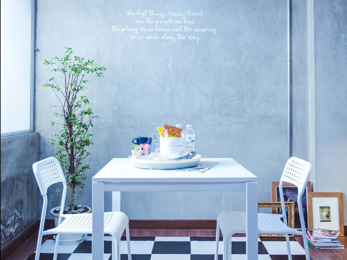 Five Stars Ratchada 19 Vandrarhem Bangkok Exteriör bild
