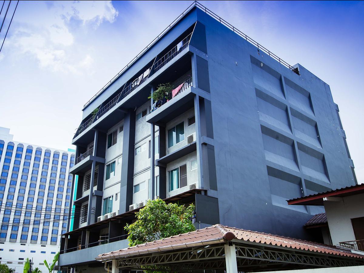 Five Stars Ratchada 19 Vandrarhem Bangkok Exteriör bild