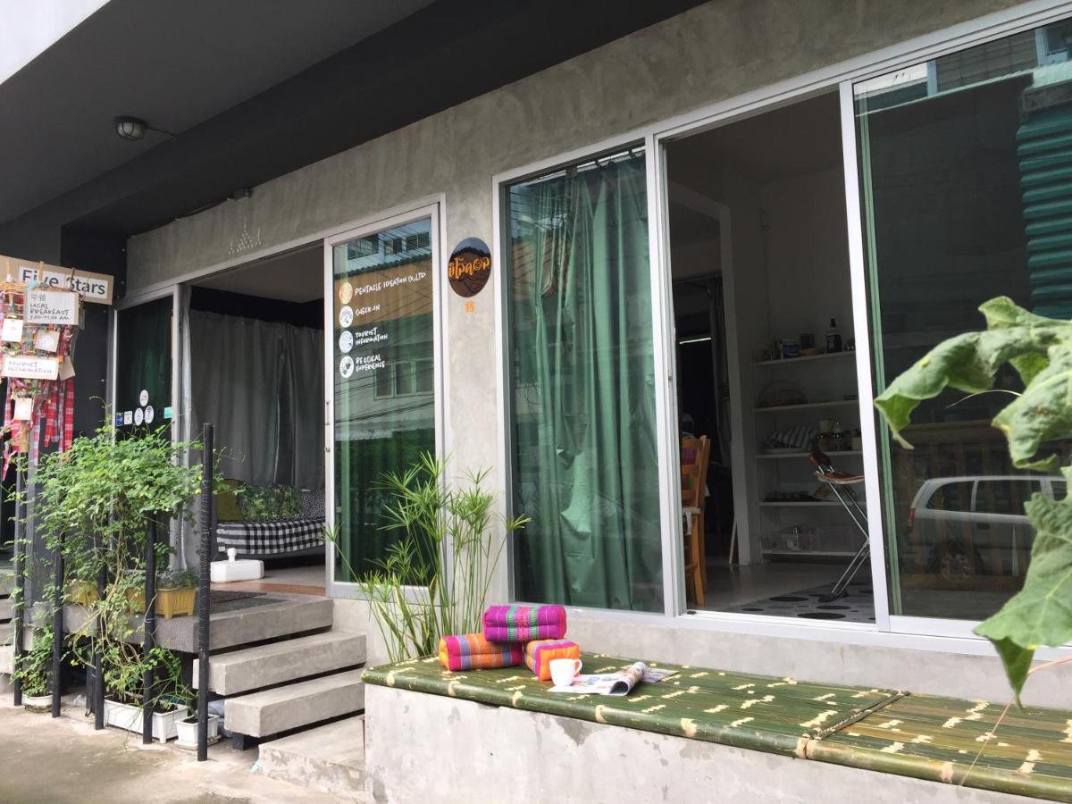 Five Stars Ratchada 19 Vandrarhem Bangkok Exteriör bild